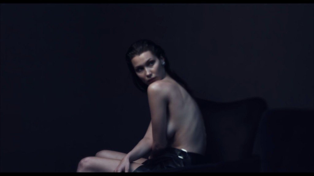 Белла Хадид сексуальна топлес 2 thefappening.so