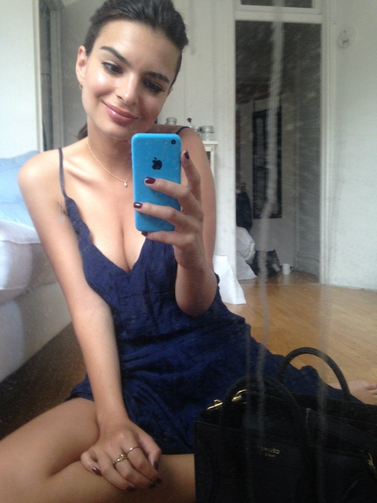 Emily Ratajkowski New Leaked Photos 27 thefappening.so