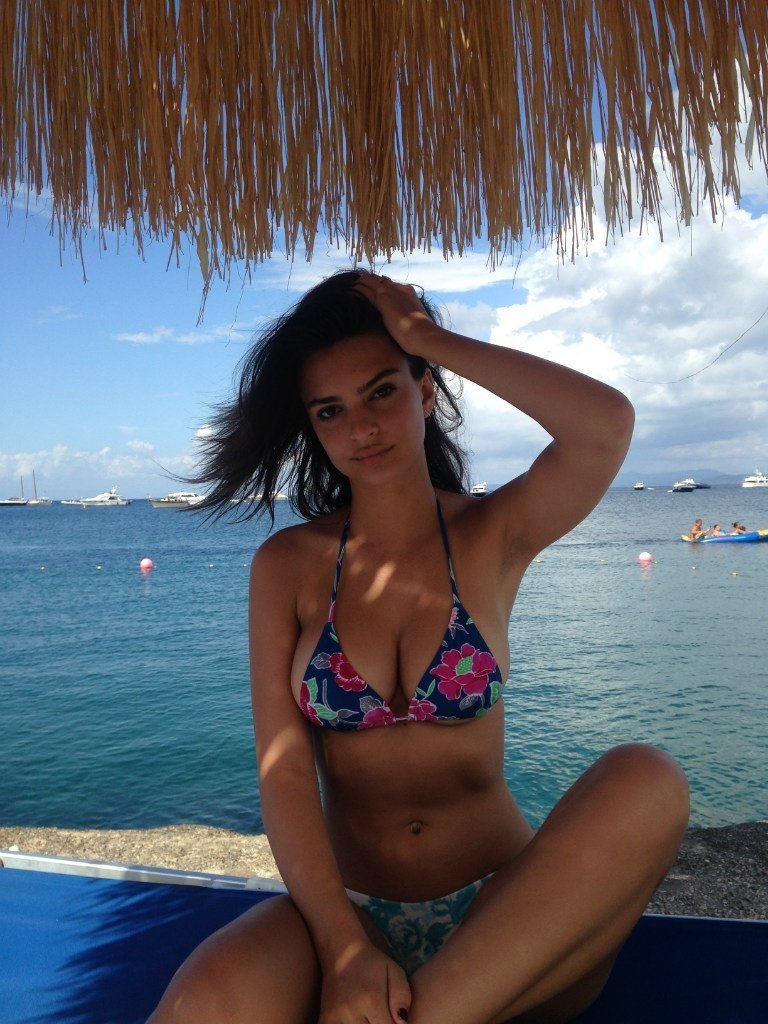 Emily Ratajkowski New Leaked Photos 3 thefappening.so