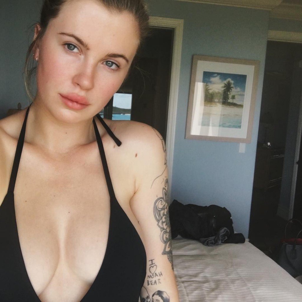 Декольте Ирландии Болдуин Секси 1 thefappening.so