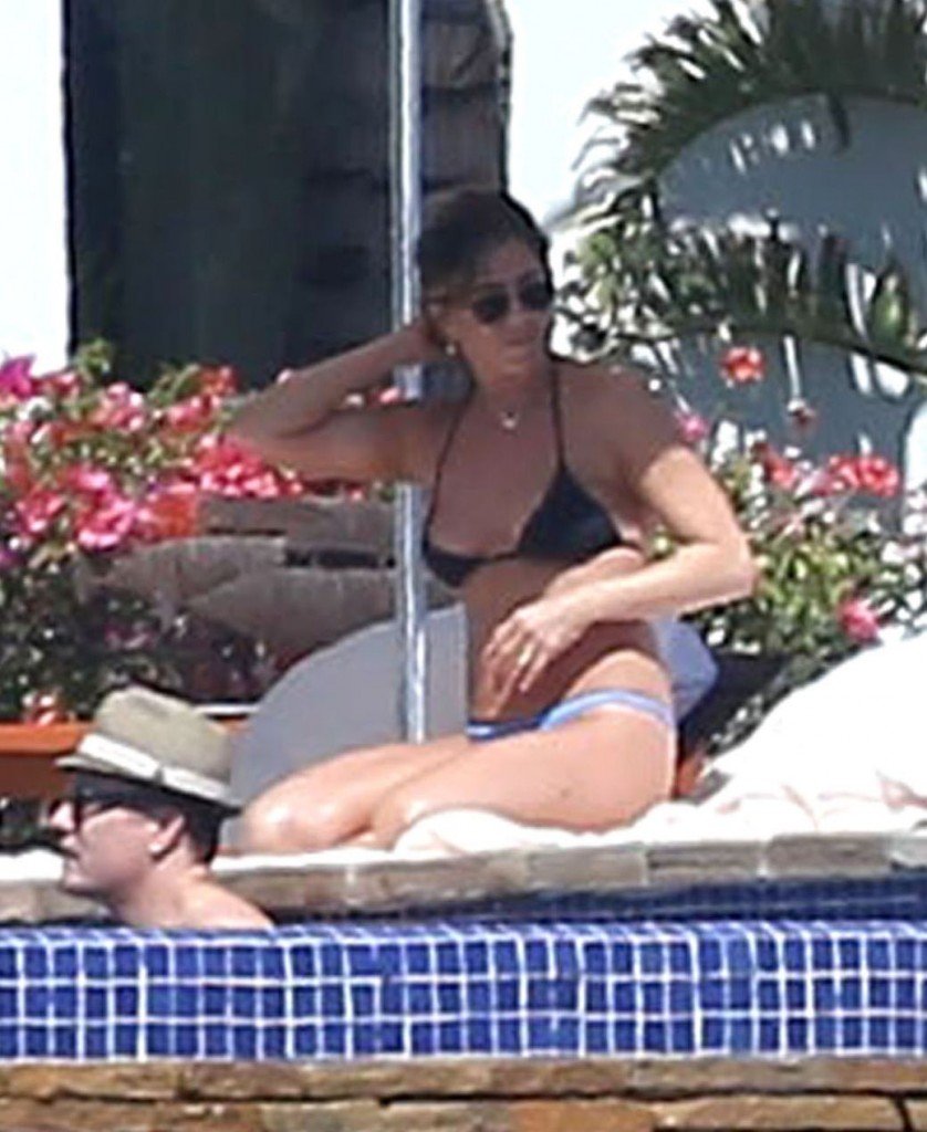 Jennifer Aniston Sexy 24 thefappening.so