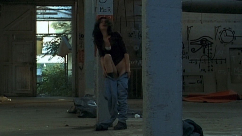 Раффаэла Андерсон, Карен Ланком обнажённые 10