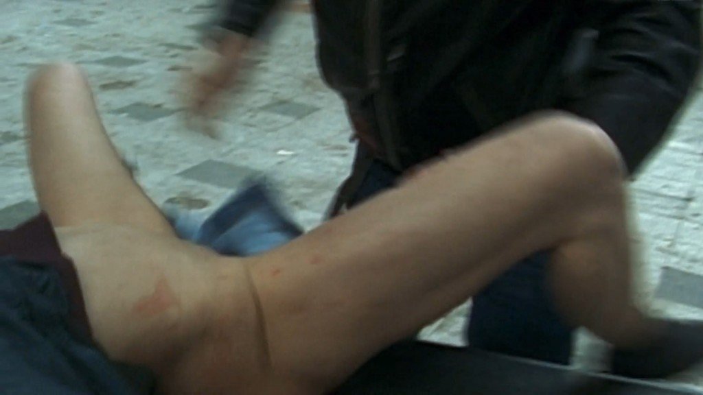 Раффаэла Андерсон, Карен Ланком обнажённые 3