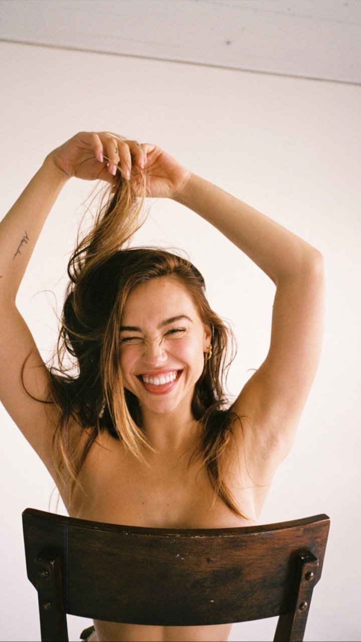 Alexis Ren Sexy Topless