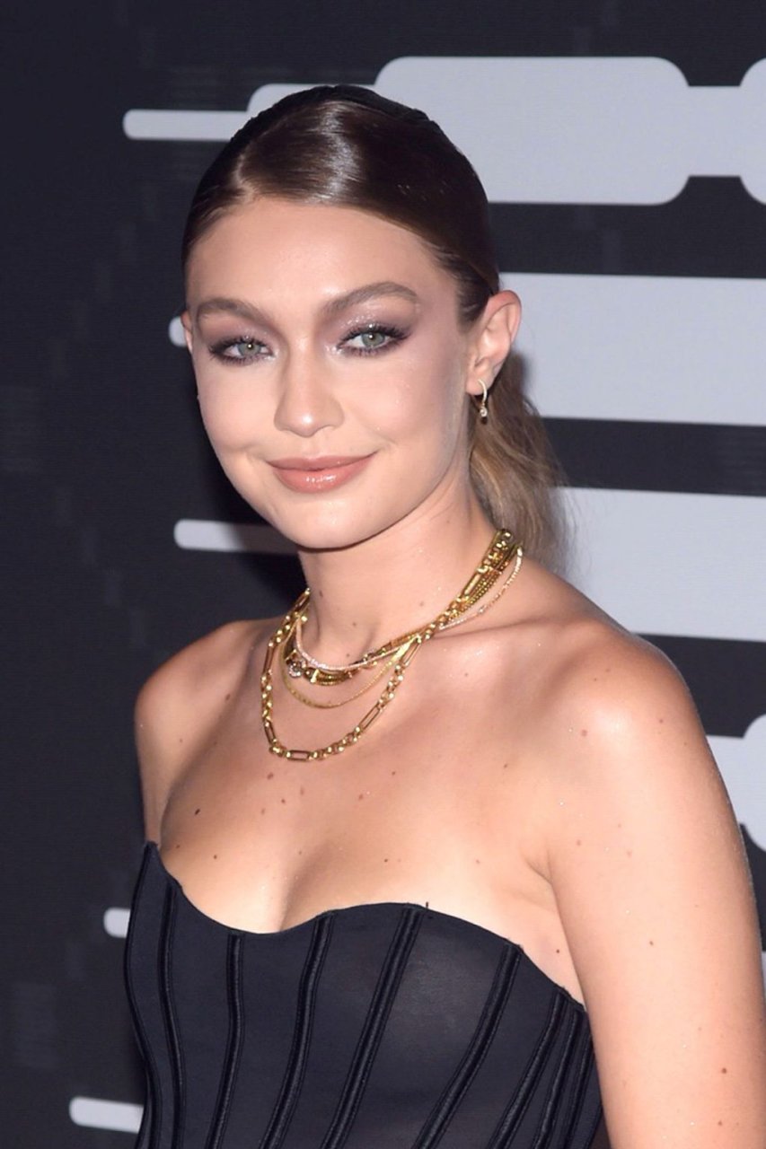 Gigi Hadid Nude