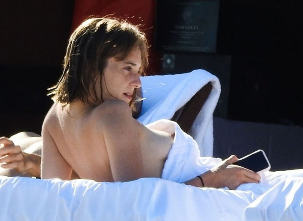 Maya Hawke Nude