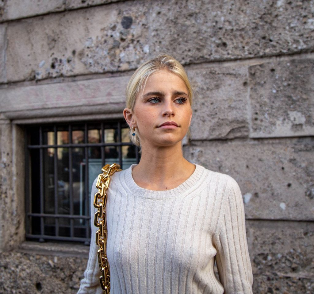 Caroline Daur Pokies