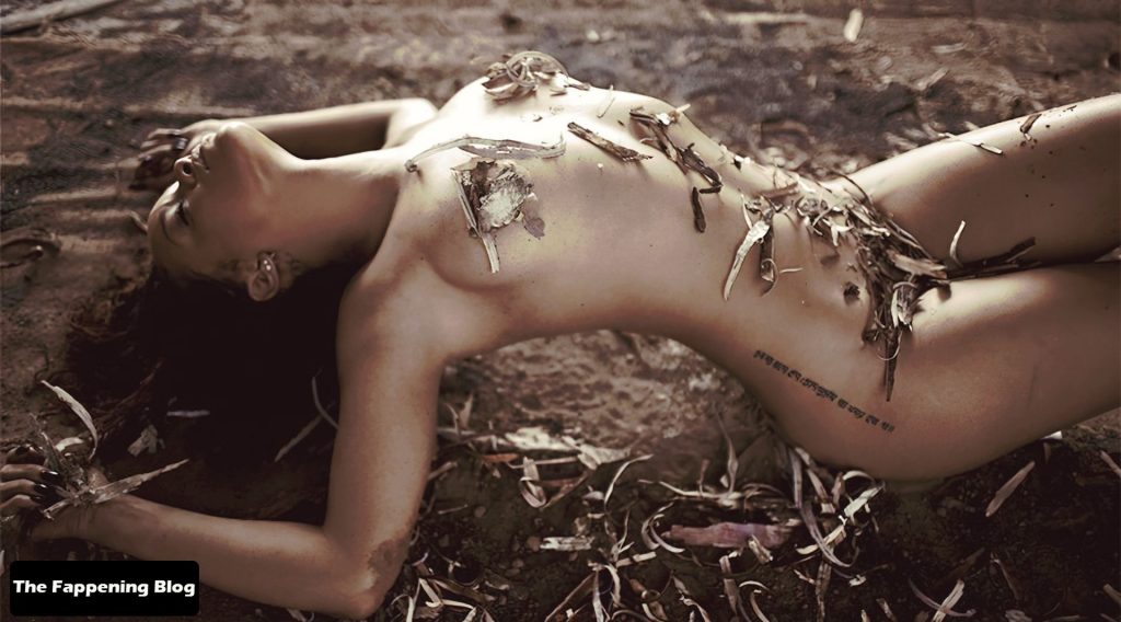 Rihanna Nude