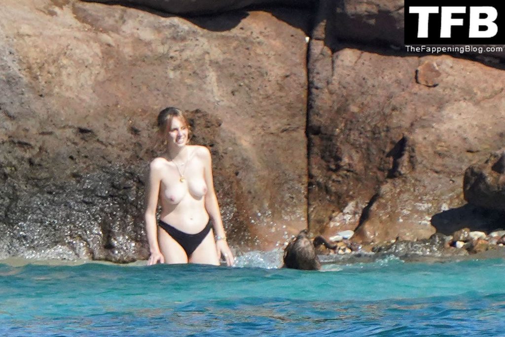 Maya Hawke Nude