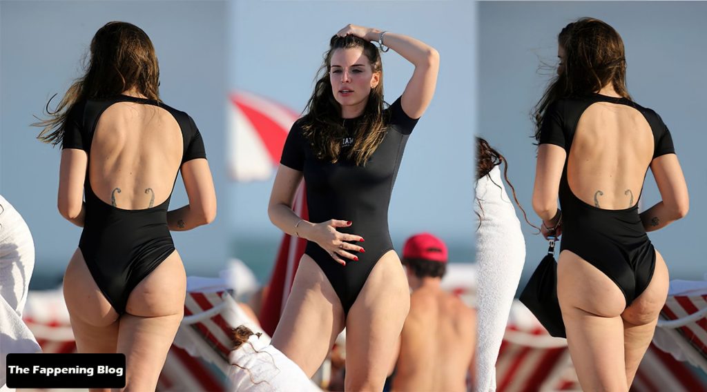 Julia Fox Ass