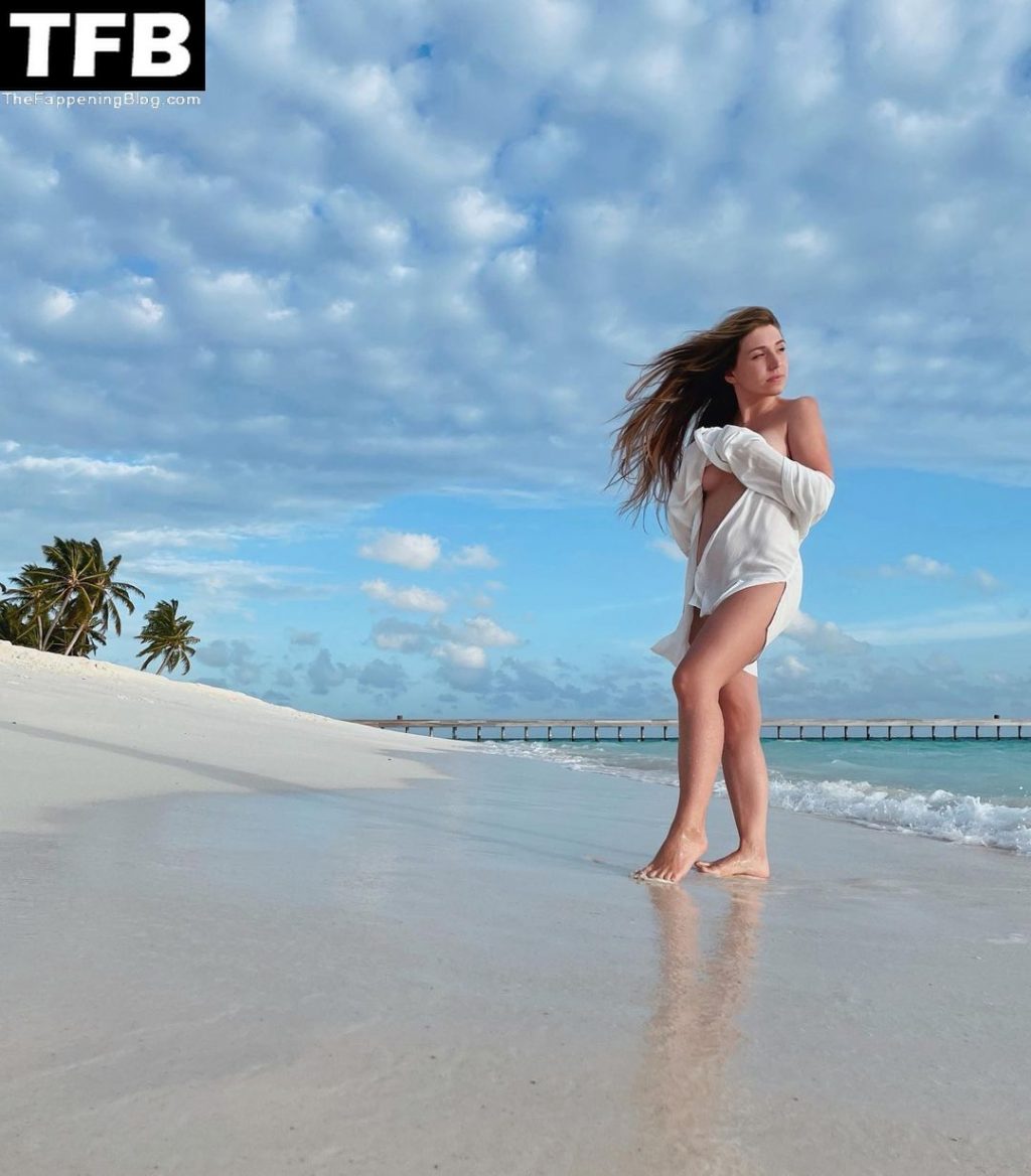 Bianca Heinicke Topless